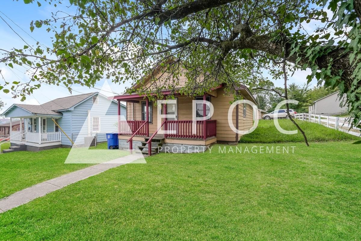 1210 W 13th St - Photo 2 of 17