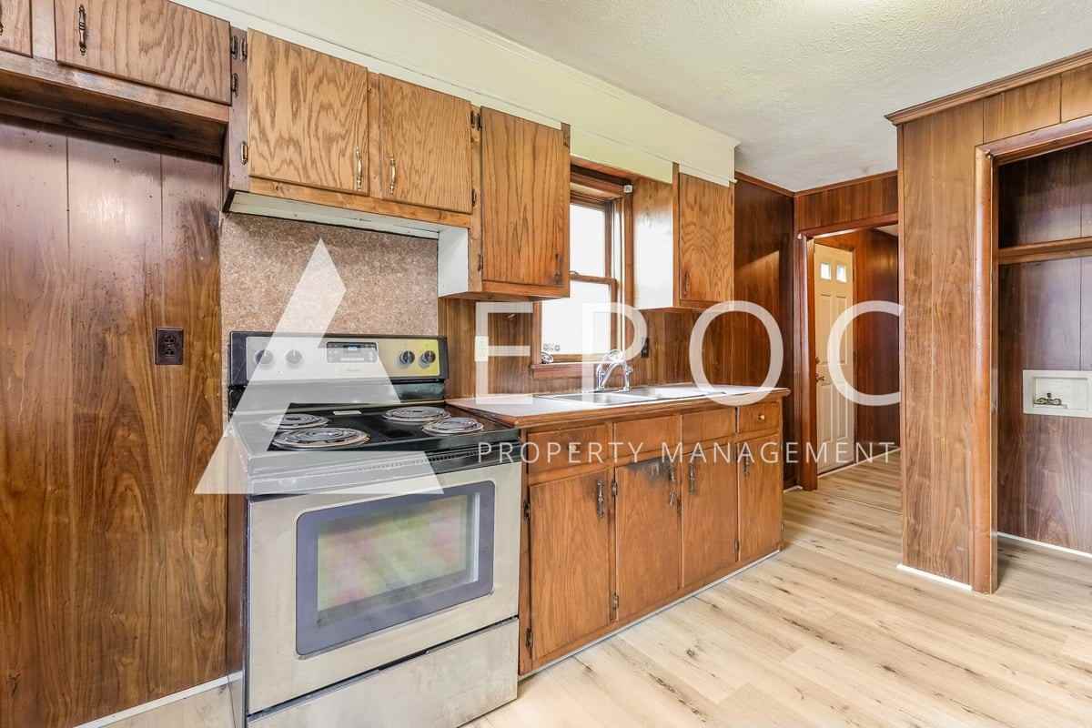 1210 W 13th St - Photo 4 of 17