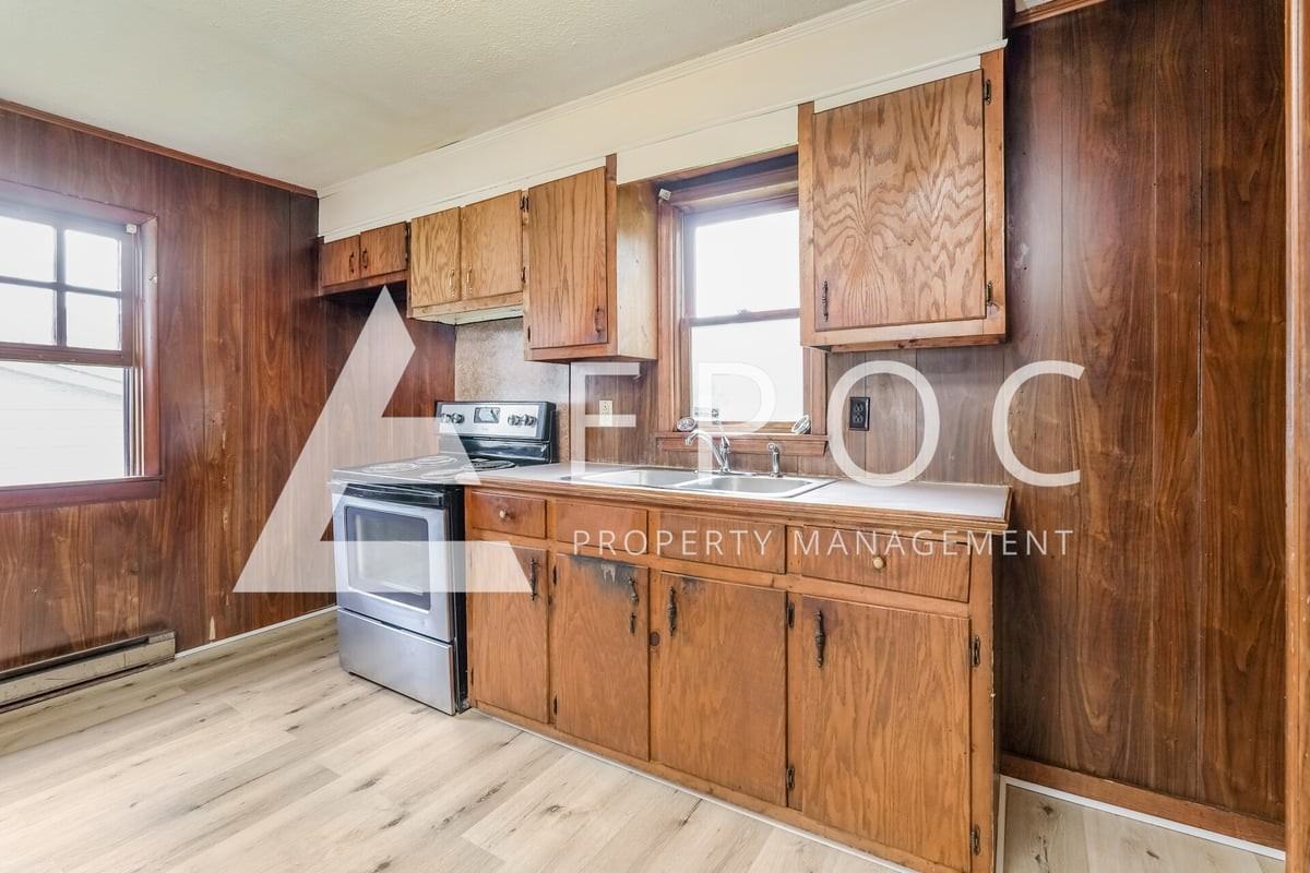 1210 W 13th St - Photo 5 of 17