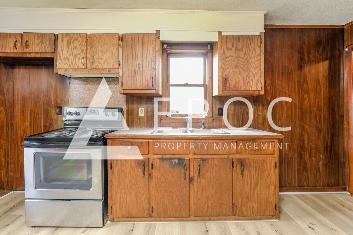 1210 W 13th St - Photo 6 of 17