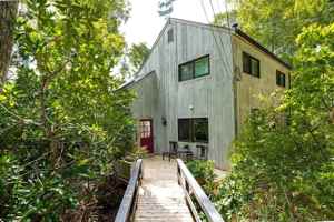 featured image of 1 Spyglass Ln