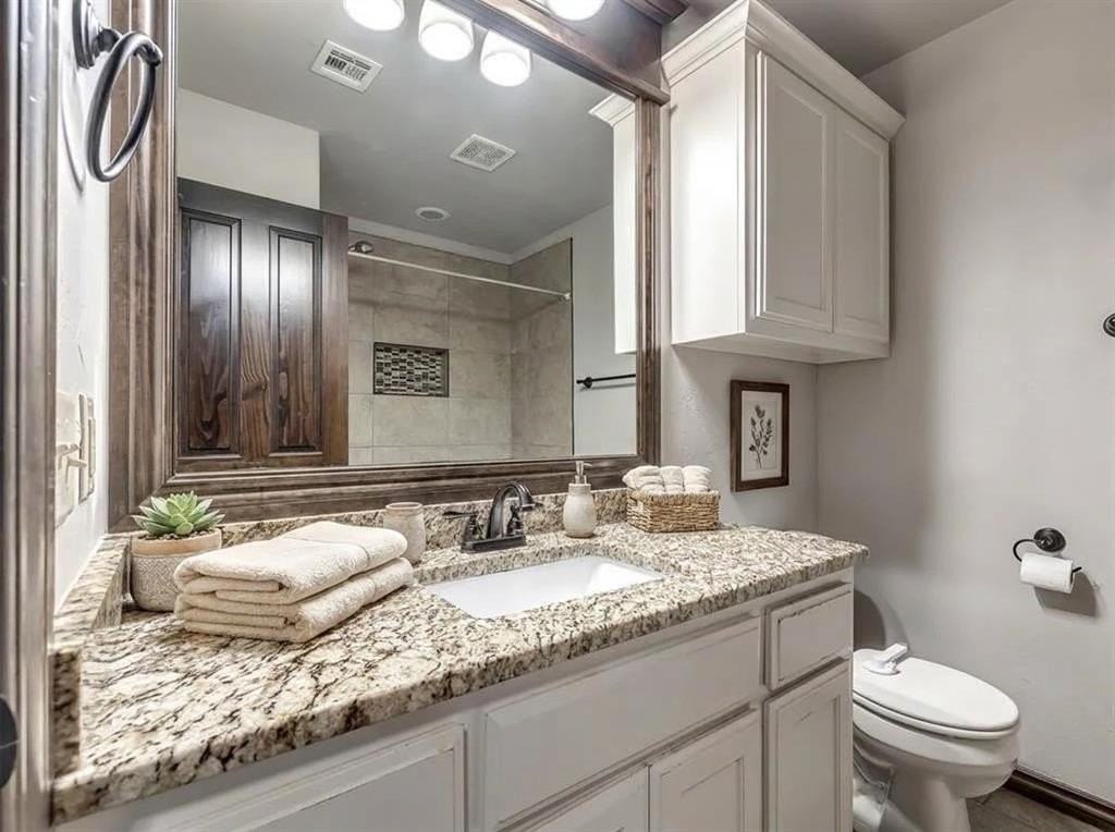 2409 Santa Monica St - Photo 5 of 14