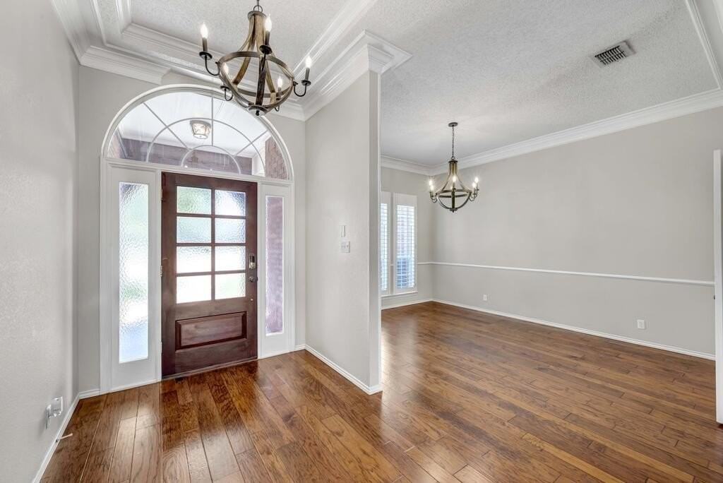 5305 Ridgefield Ct - Photo 6 of 50