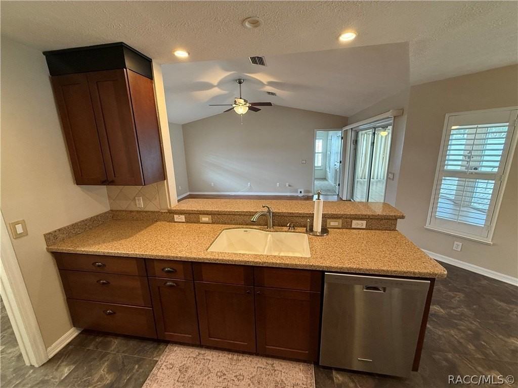 1035 S Brookfield Dr - Photo 5 of 24