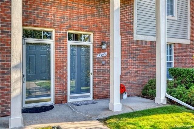 1905 Flagstone Cir - Photo 3 of 33