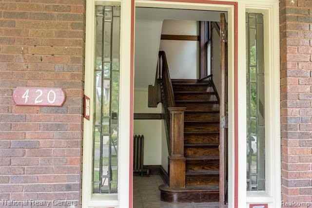 420 E Ferry St - Photo 3 of 31