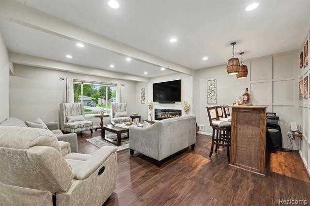 11743 Sorrento Blvd - Photo 4 of 24