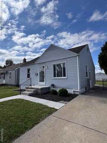 28311 Felician St - Photo 2 of 14