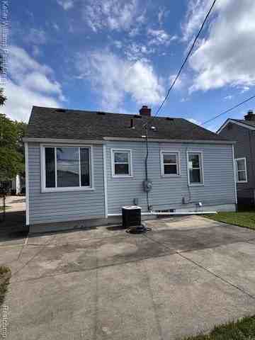28311 Felician St - Photo 4 of 14