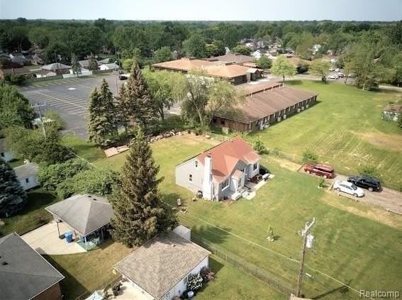 24901 Joy Rd - Photo 2 of 17