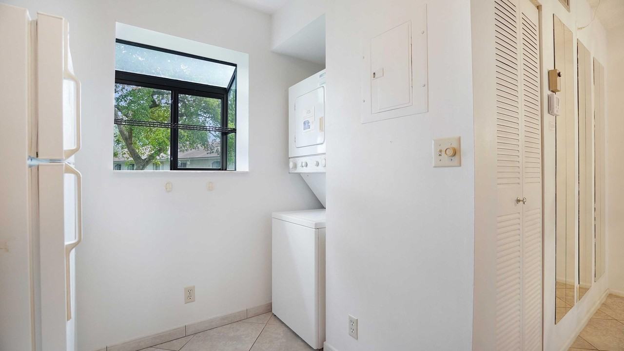 505 Gardens Dr #204 - Photo 4 of 39