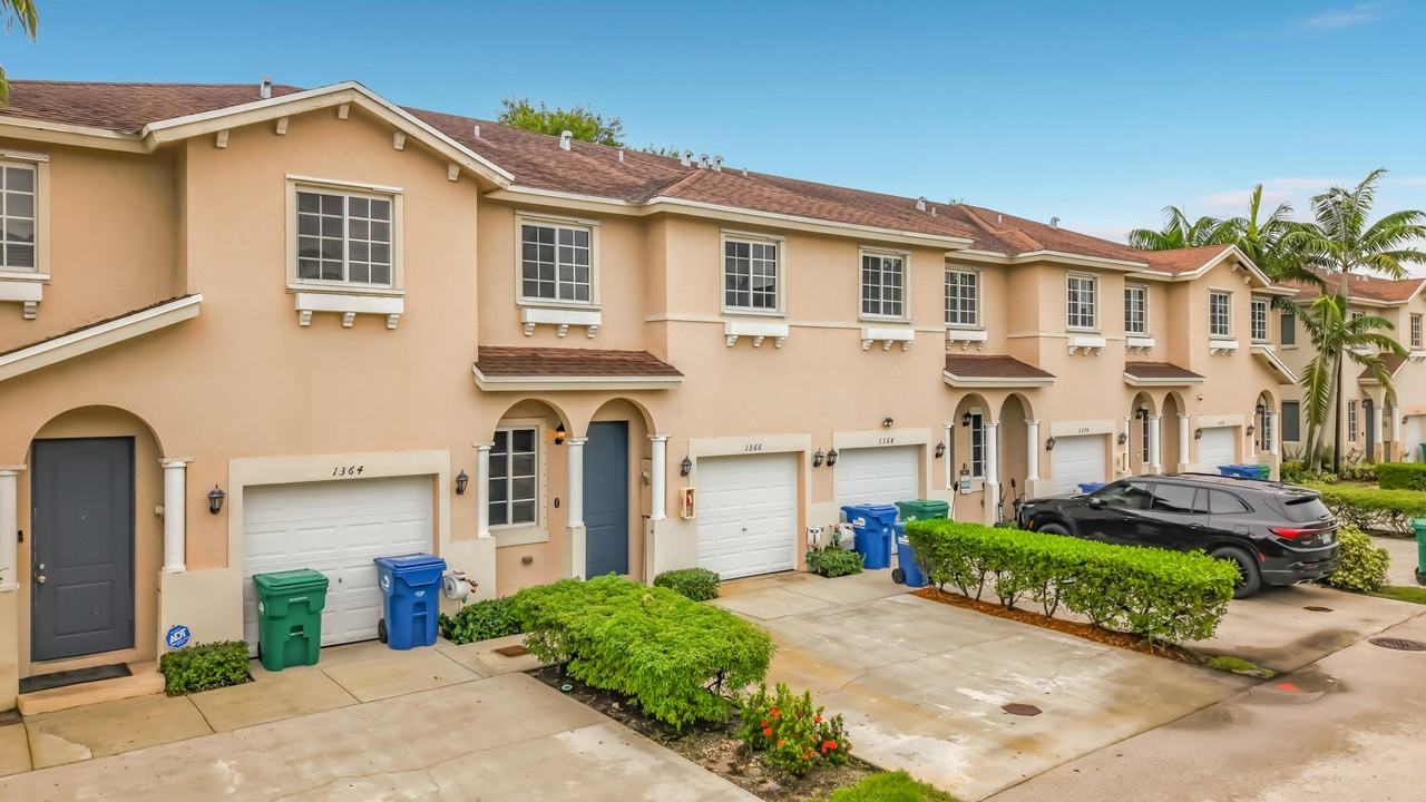 1366 Nw 214th Ter - Photo 7 of 50
