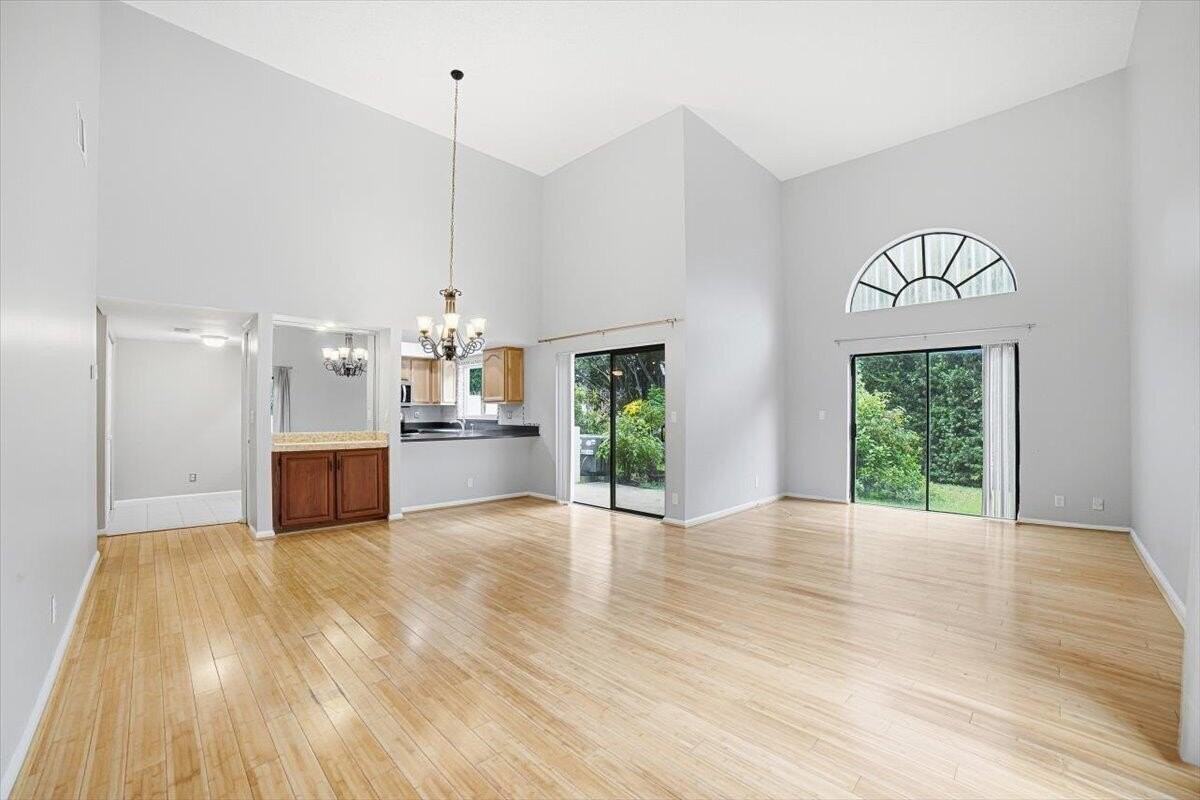 3130 Kingswood Ter - Photo 4 of 38