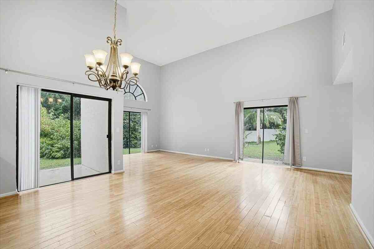 3130 Kingswood Ter - Photo 6 of 38