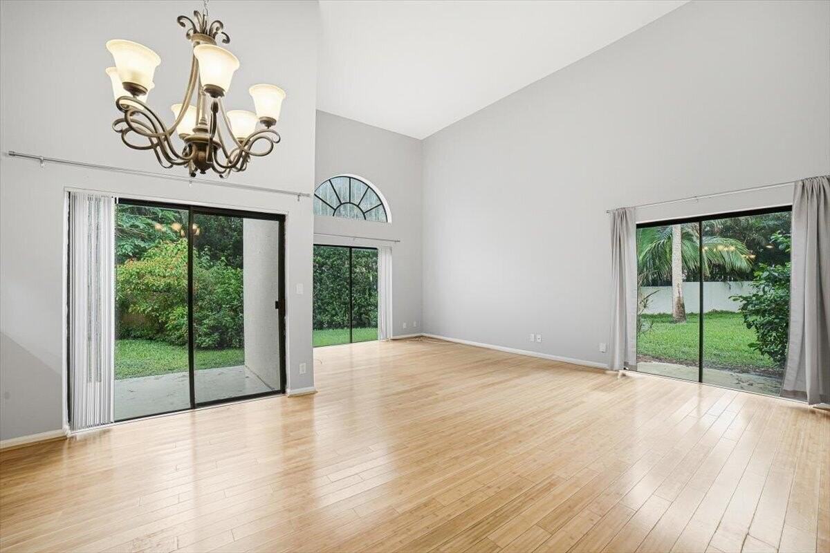 3130 Kingswood Ter - Photo 7 of 38