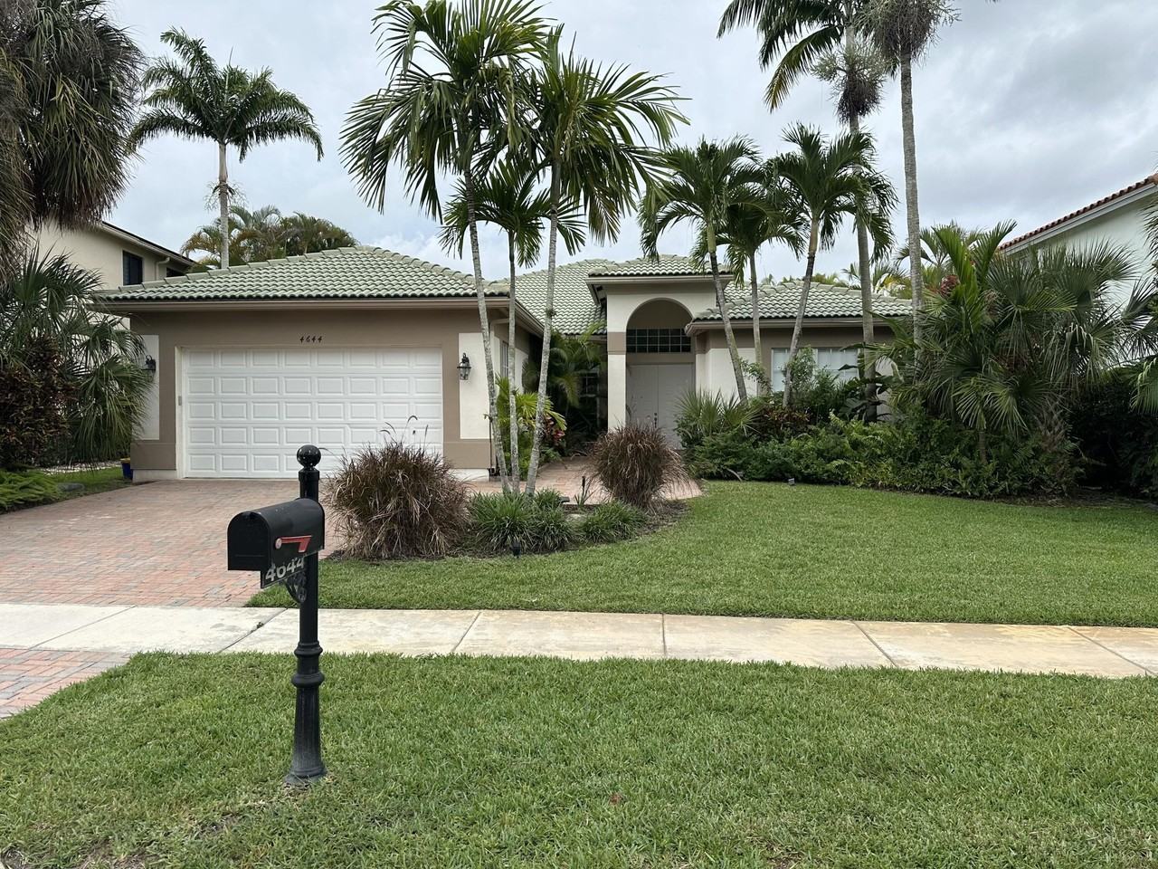 4644 Windward Cove Ln - Photo 2 of 26