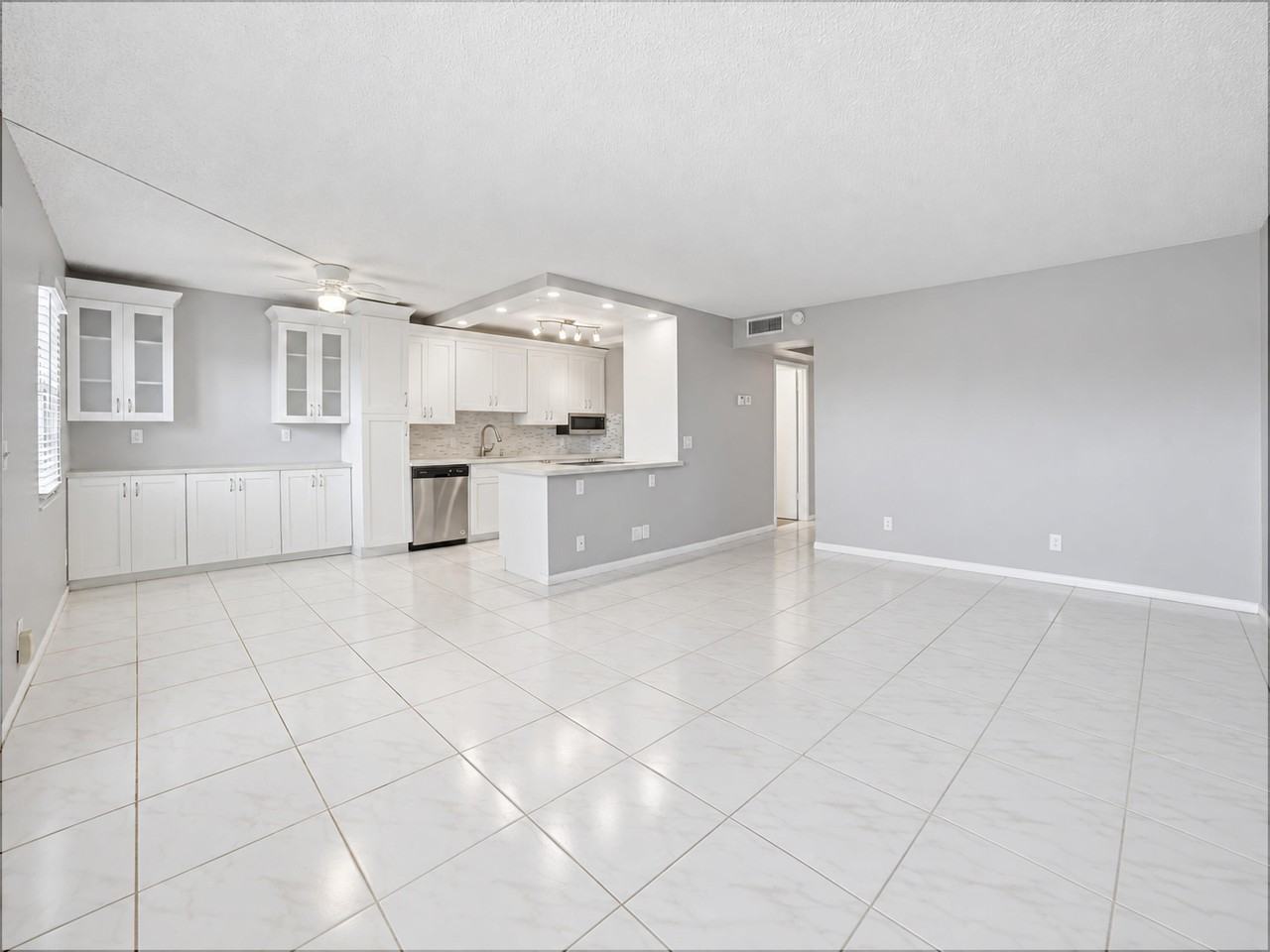 3002 Exeter A - Photo 2 of 22