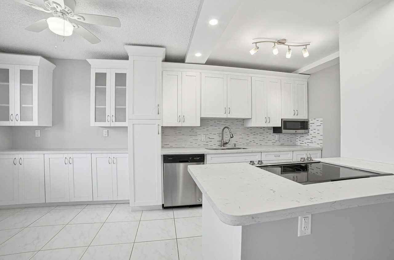 3002 Exeter A - Photo 4 of 22