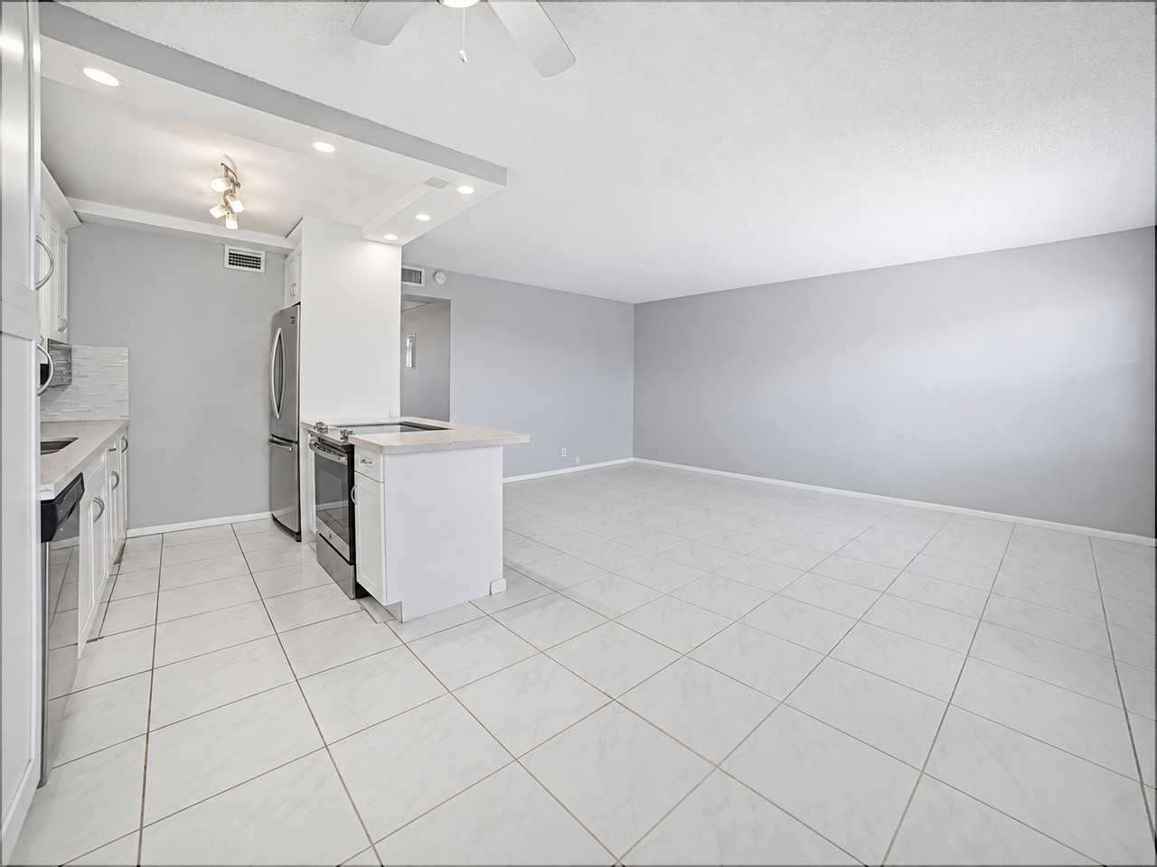 3002 Exeter A - Photo 5 of 22