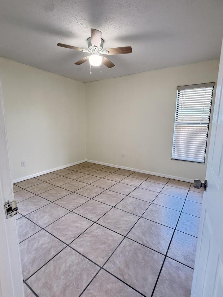 2225 Se Melaleuca Blvd - Photo 7 of 23