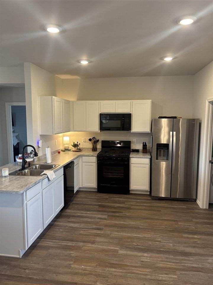 3029 E Hilltop Ave - Photo 4 of 28