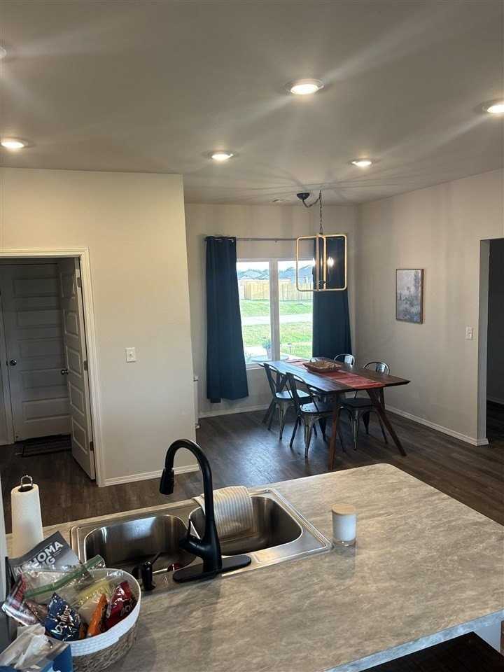 3029 E Hilltop Ave - Photo 6 of 28