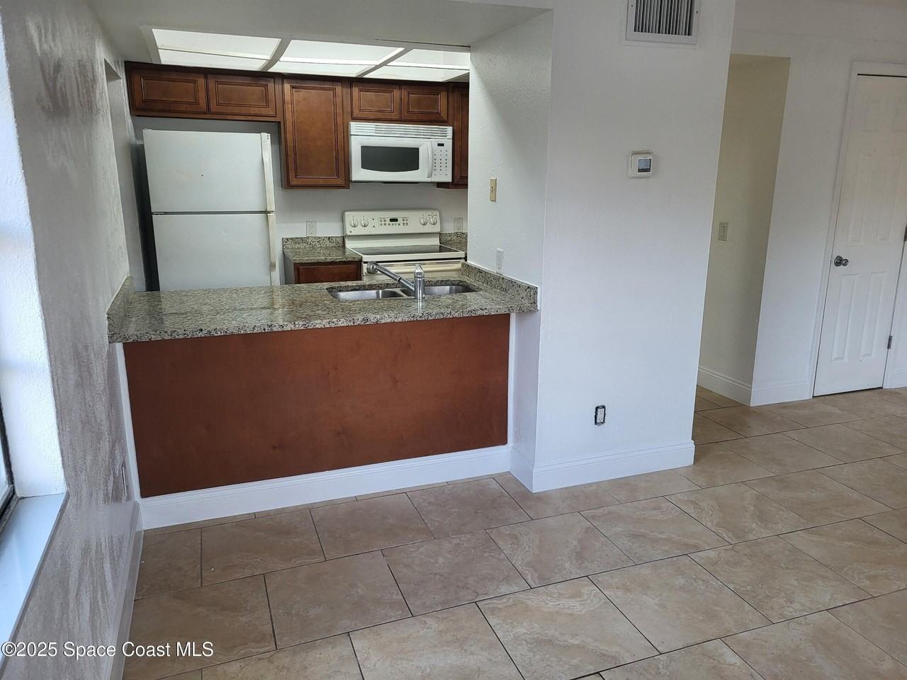 2005 Carlton Dr #3 - Photo 6 of 11