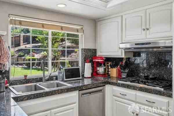 4532 Blackburn Ct - Photo 5 of 29