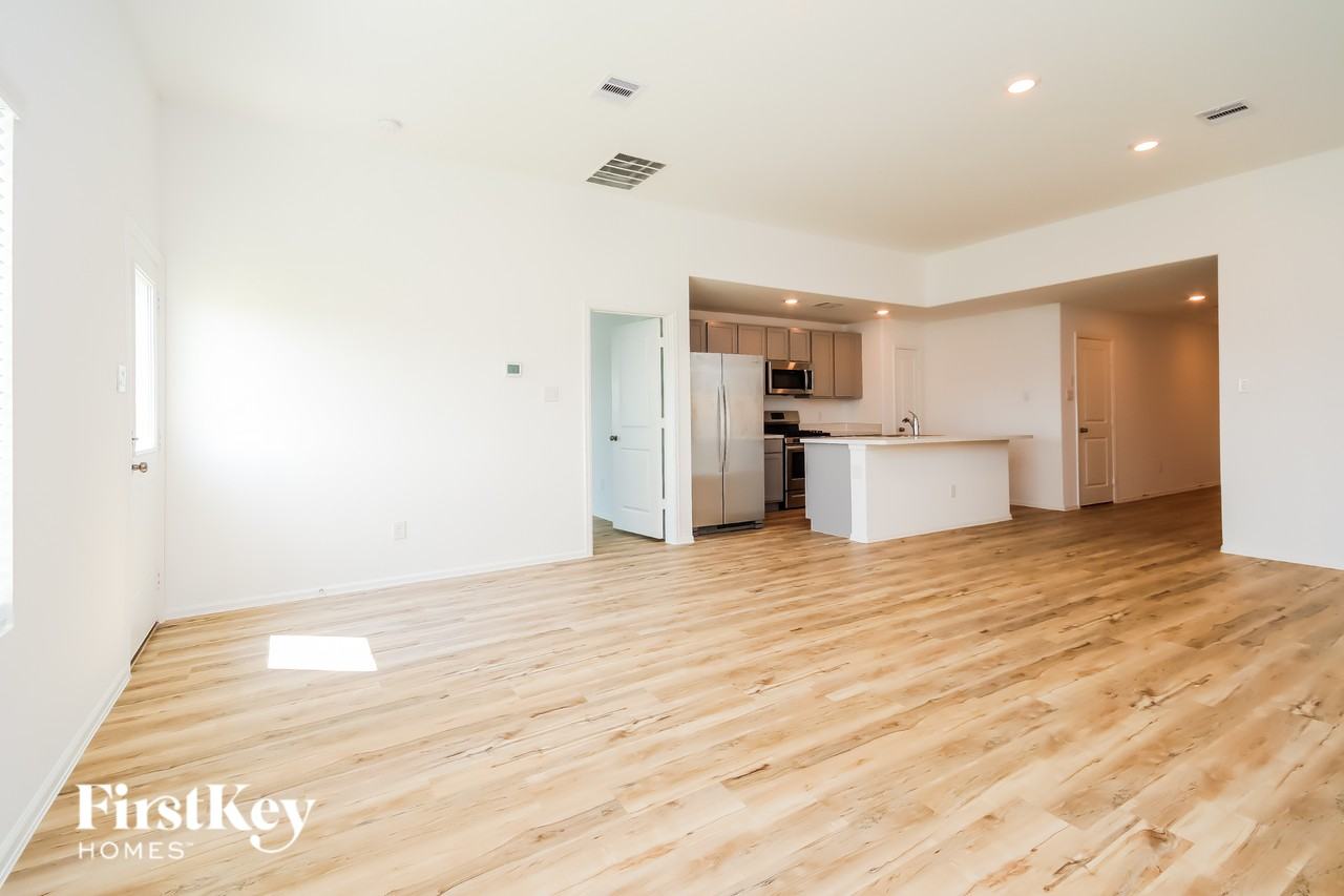 433 Maple Bend Ln - Photo 5 of 15