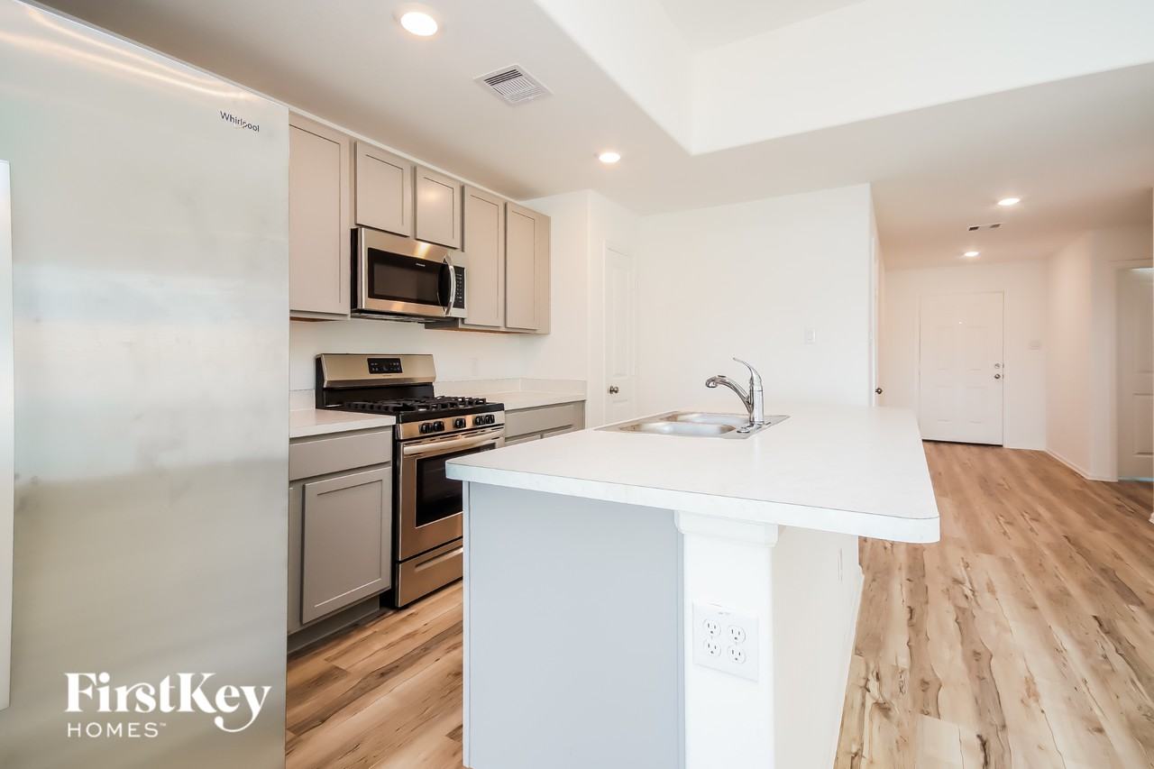 433 Maple Bend Ln - Photo 6 of 15