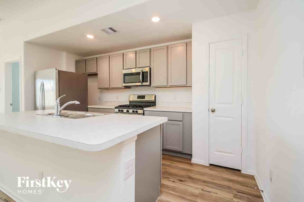 433 Maple Bend Ln - Photo 7 of 15