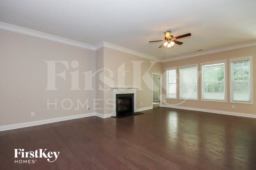 2420 Seagull Dr - Photo 3 of 15
