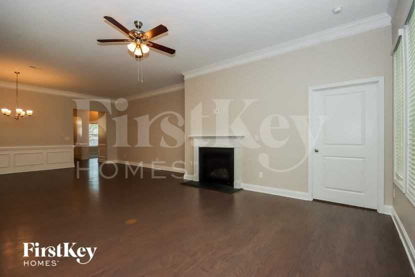 2420 Seagull Dr - Photo 4 of 15