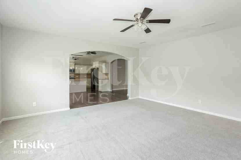 303 Whispering Hills Dr - Photo 4 of 15