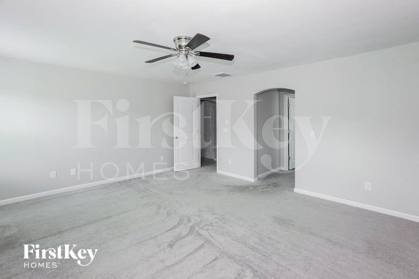 303 Whispering Hills Dr - Photo 5 of 15
