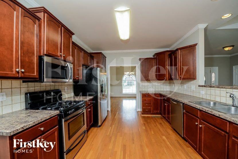 201 Bethlehem Dr - Photo 7 of 15