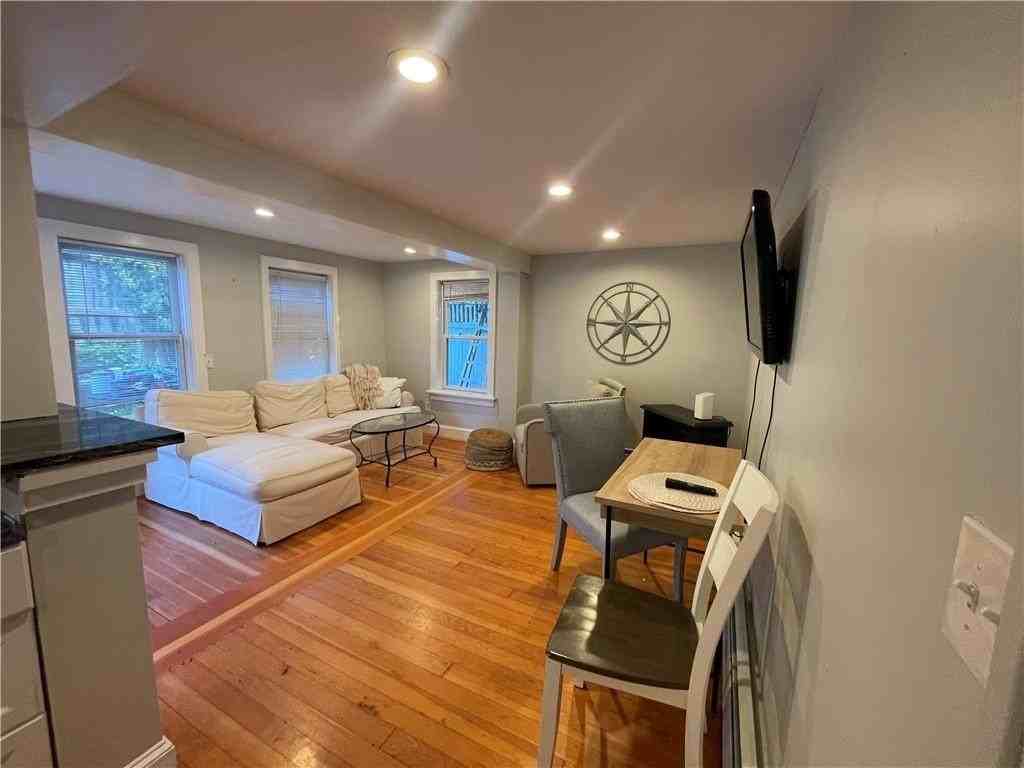 346 Spring St - Photo 7 of 28