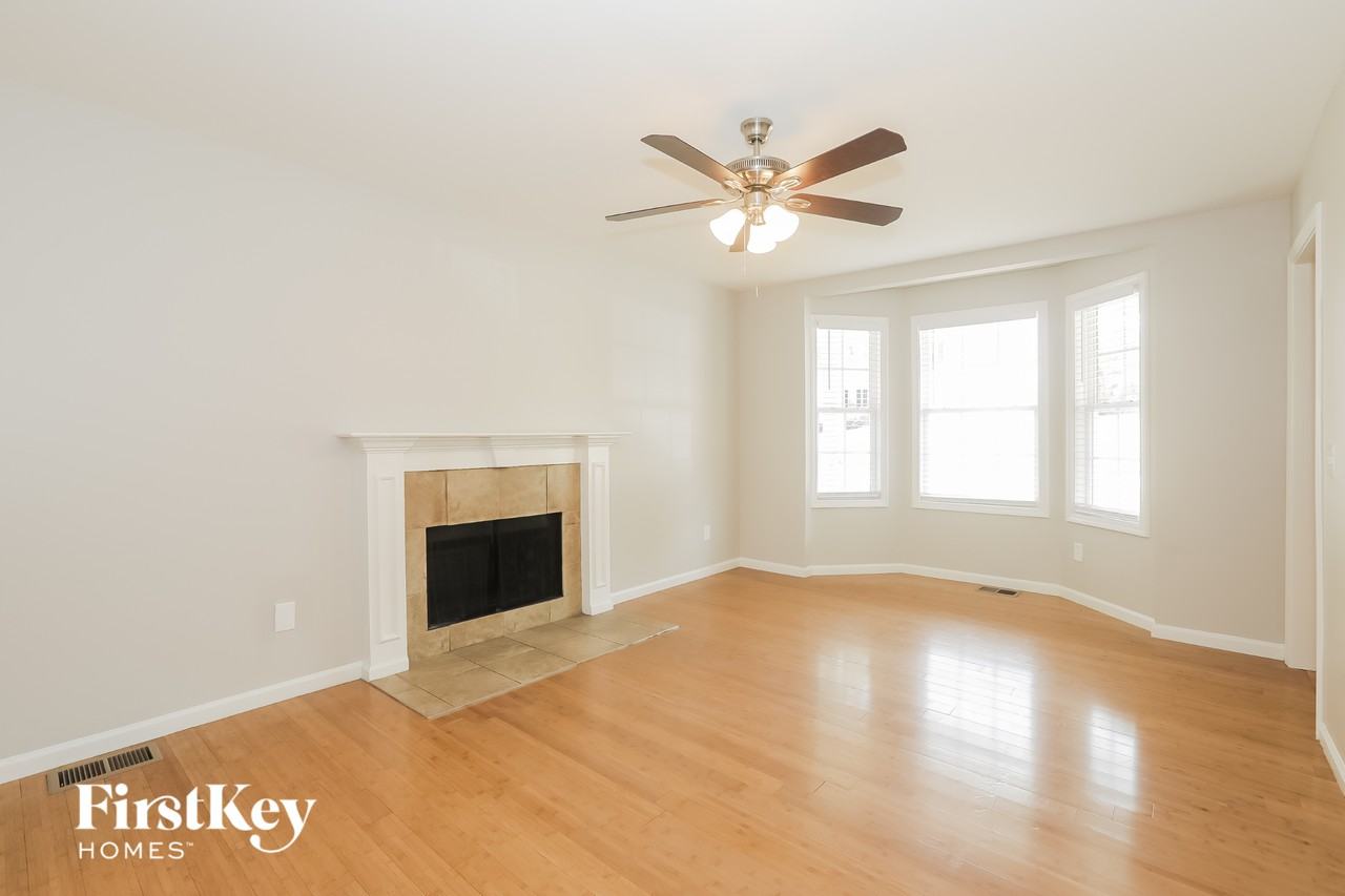 919 Kendall Park Dr - Photo 2 of 15