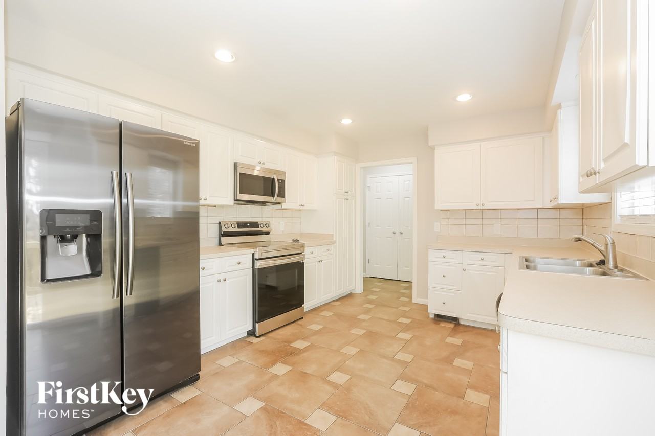 919 Kendall Park Dr - Photo 4 of 15