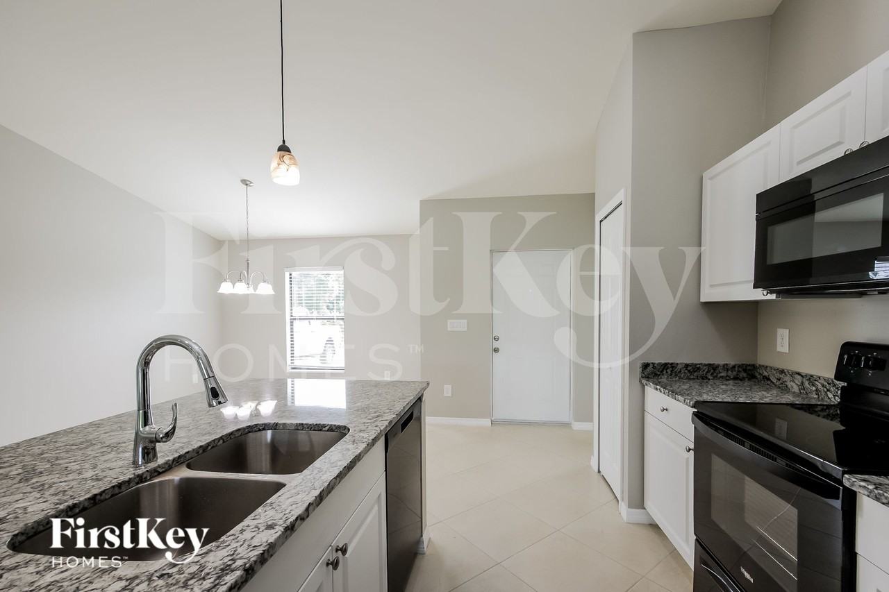 5402 Anita Ave N - Photo 5 of 15