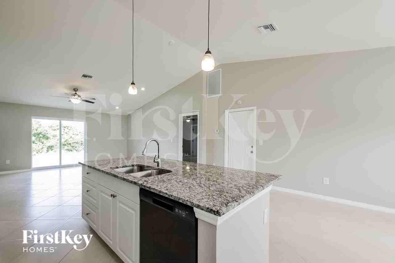 5402 Anita Ave N - Photo 6 of 15