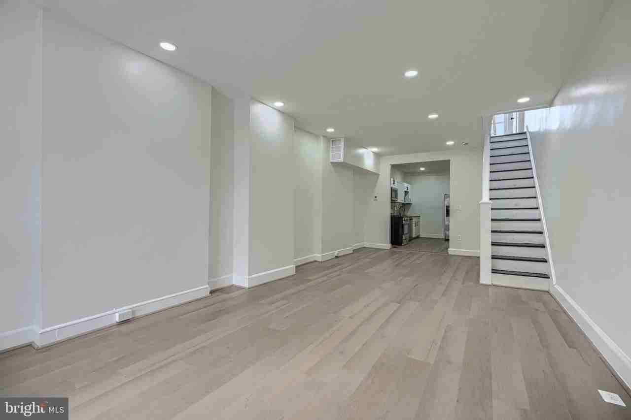 1120 Montpelier St - Photo 2 of 21