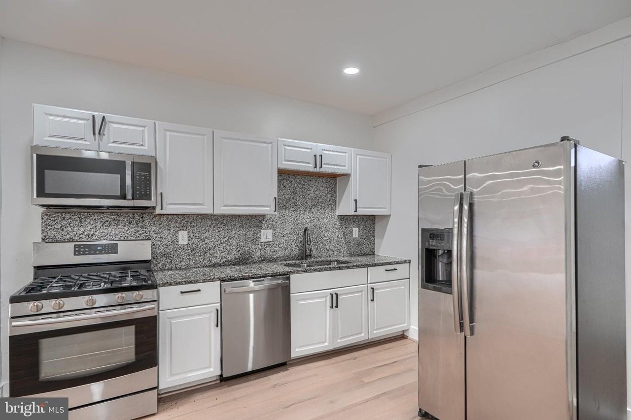 1120 Montpelier St - Photo 4 of 21
