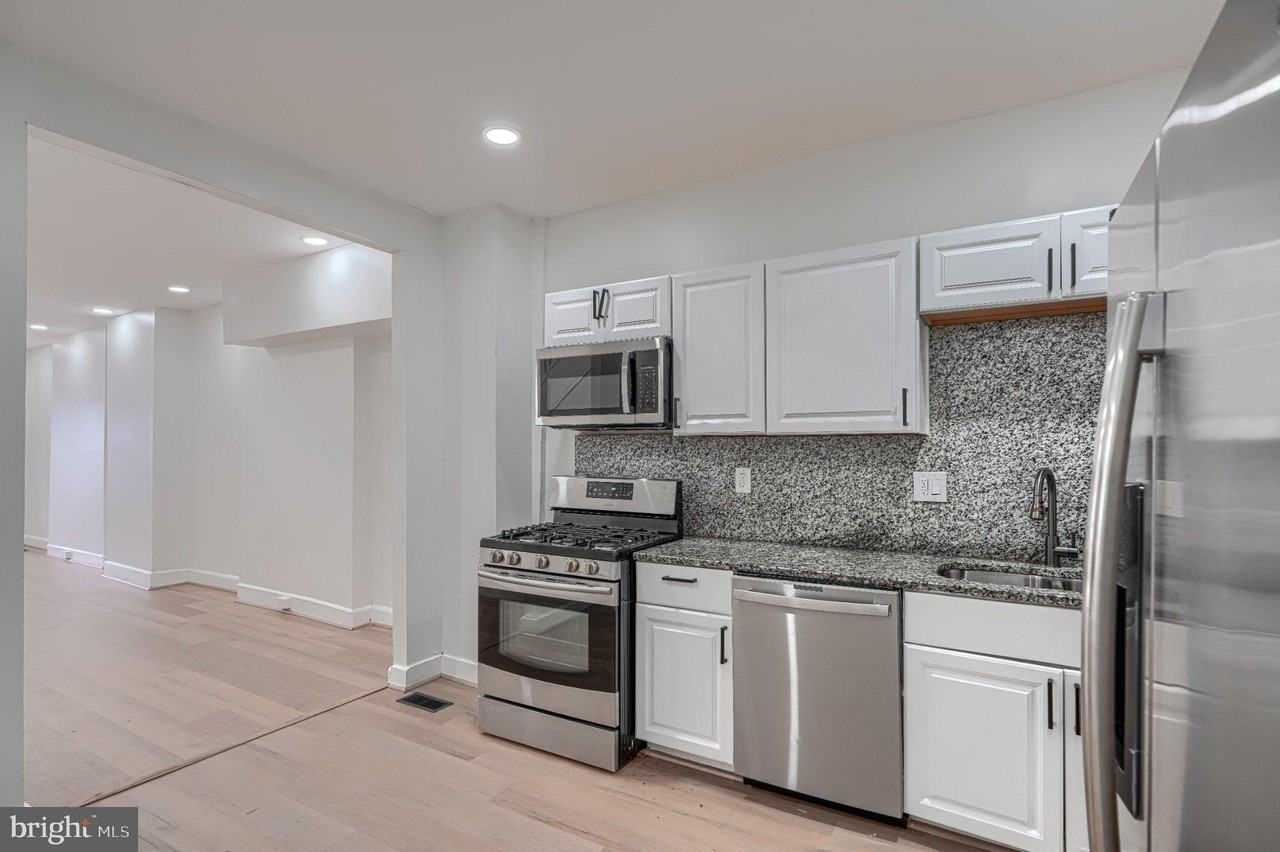 1120 Montpelier St - Photo 5 of 21
