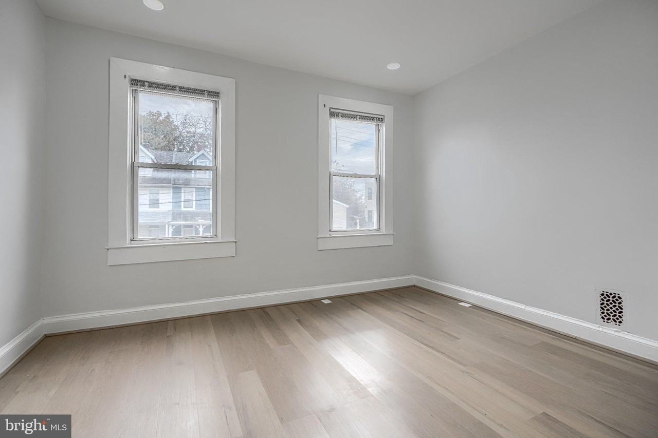 1120 Montpelier St - Photo 7 of 21