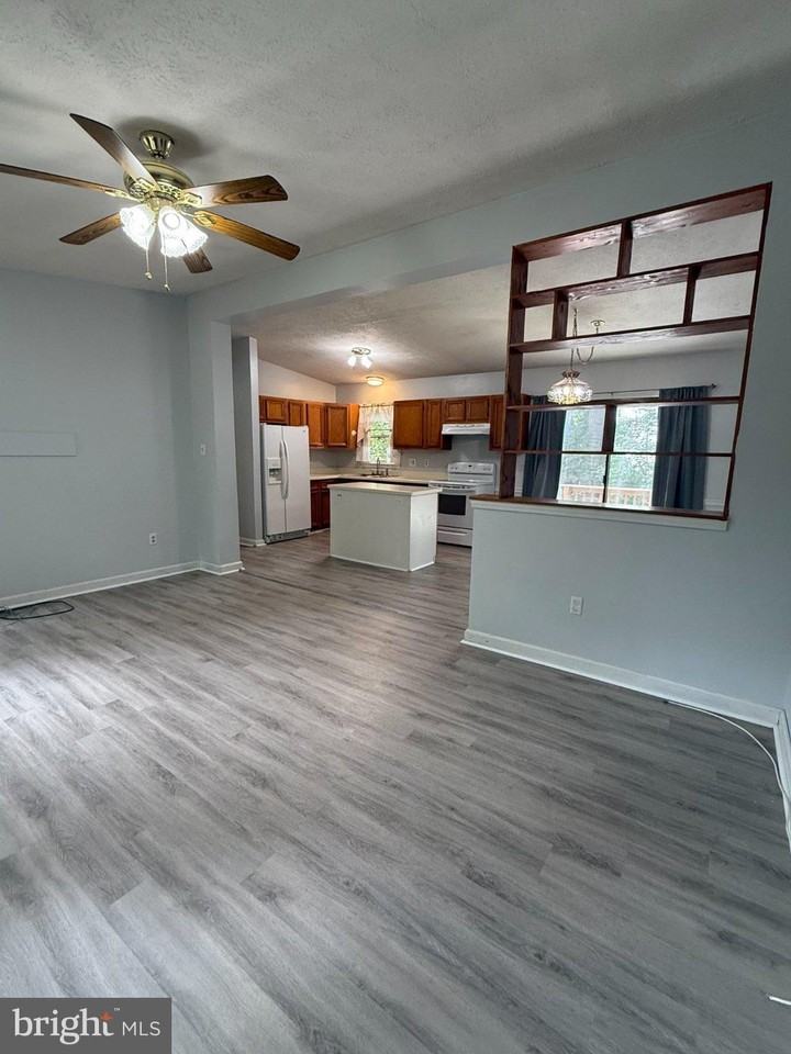 12129 Tall Pine Trl - Photo 3 of 23