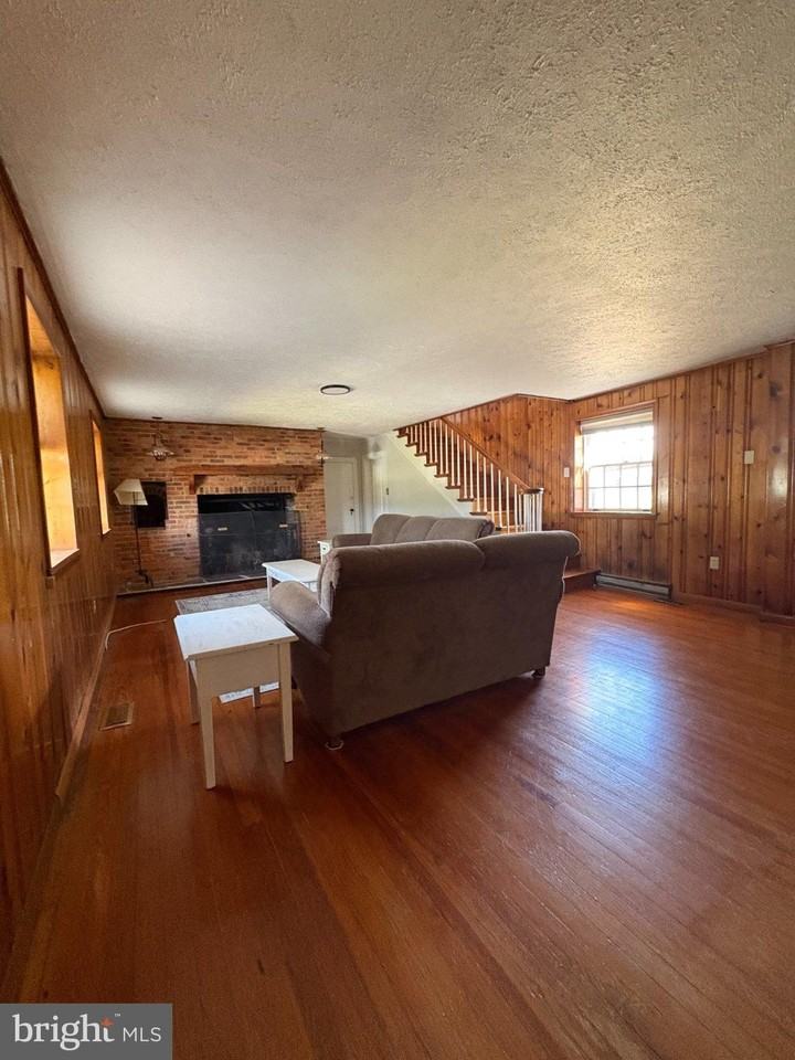 16 Cedar Farm Ln - Photo 3 of 14