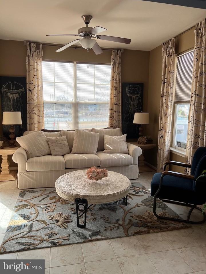 401 Seaway Ct - Photo 3 of 50