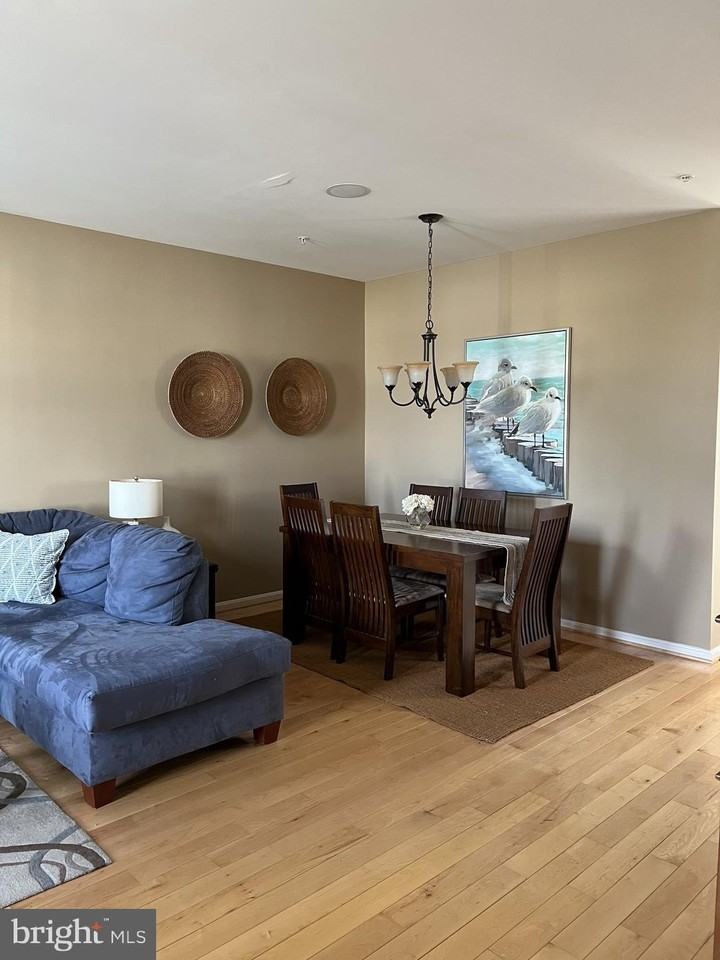 401 Seaway Ct - Photo 4 of 50