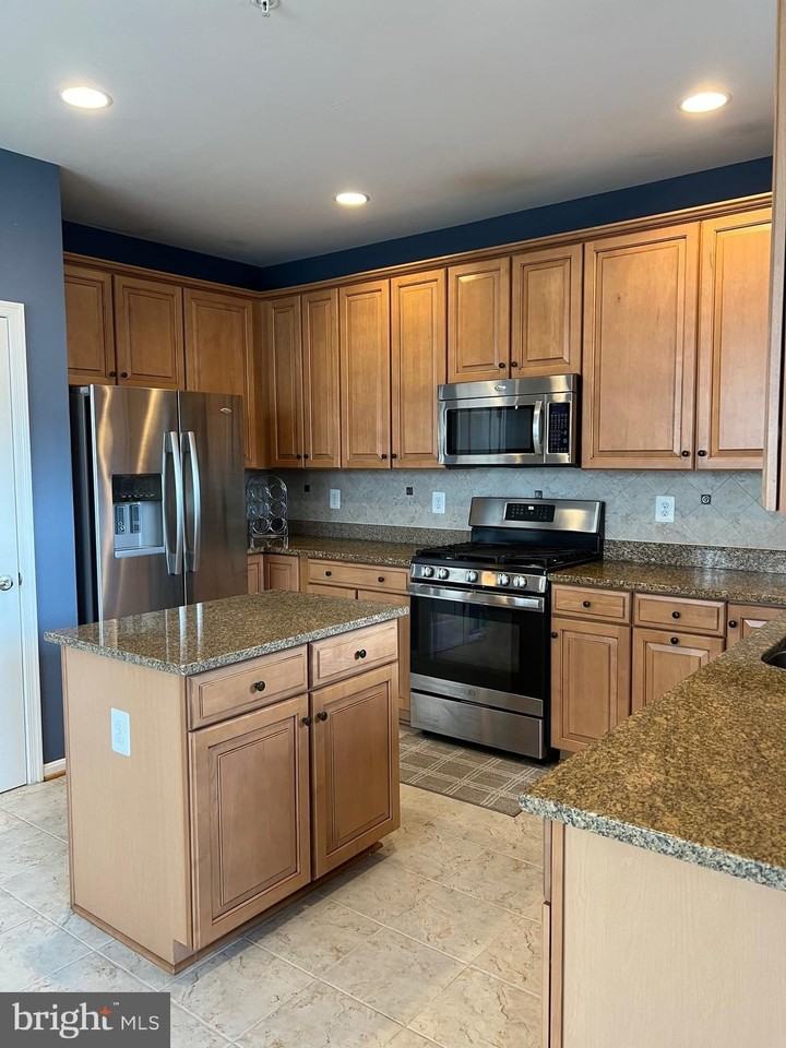 401 Seaway Ct - Photo 7 of 50